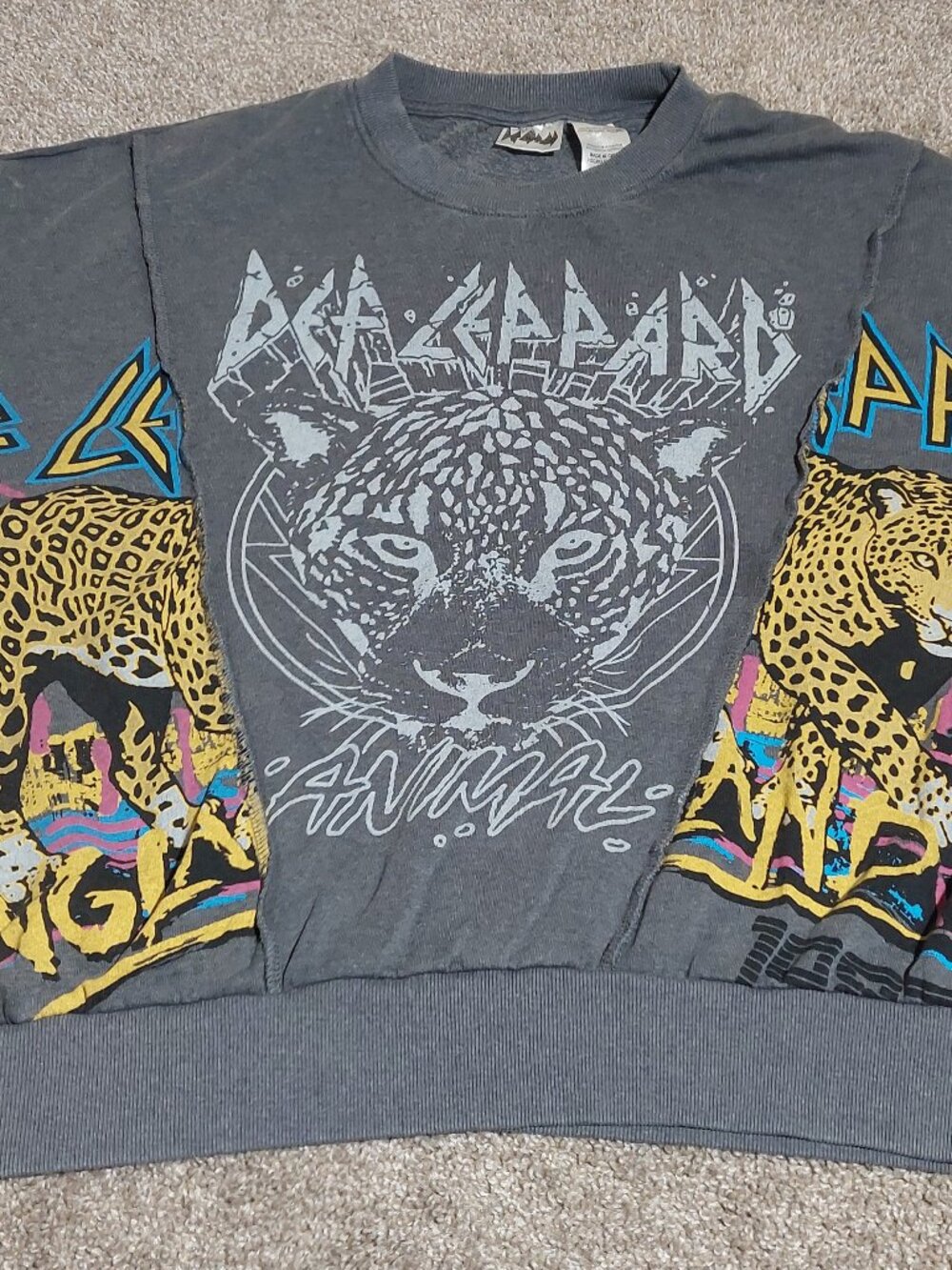 Def Leppard Animal Graphic Rock N Roll Crewneck Sweatshirt Gray Size M
